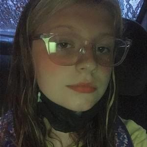 Meet your Posher, Alexia